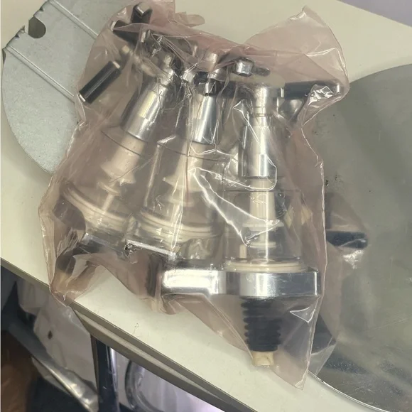 Rotating Liquor Dispenser with Chrome Finish Can be ceiling Mounted or Wall - Picture 5 of 6